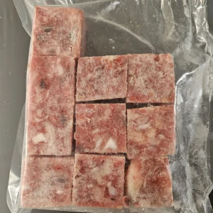 KUŘE CELÉ MLETÉ 500G - KOSTKY 3x3cm