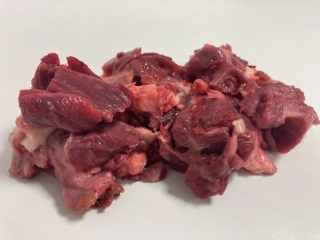 Ořez z hovězích jazyků 800g